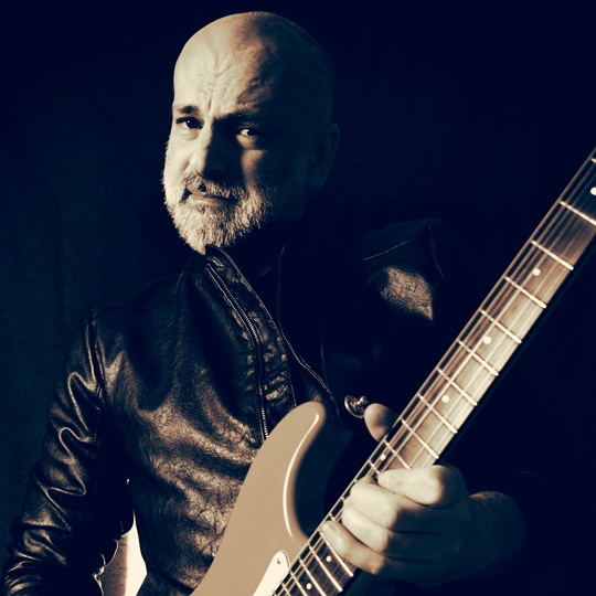 Stefano Stoto con chitarra